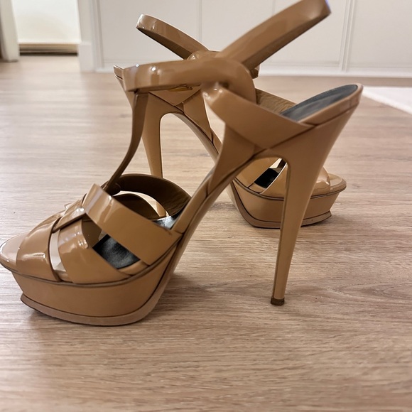 YSL - TRIBUTE PLATFORM SANDALS IN PATENT LEATHER - Picture 10 of 17